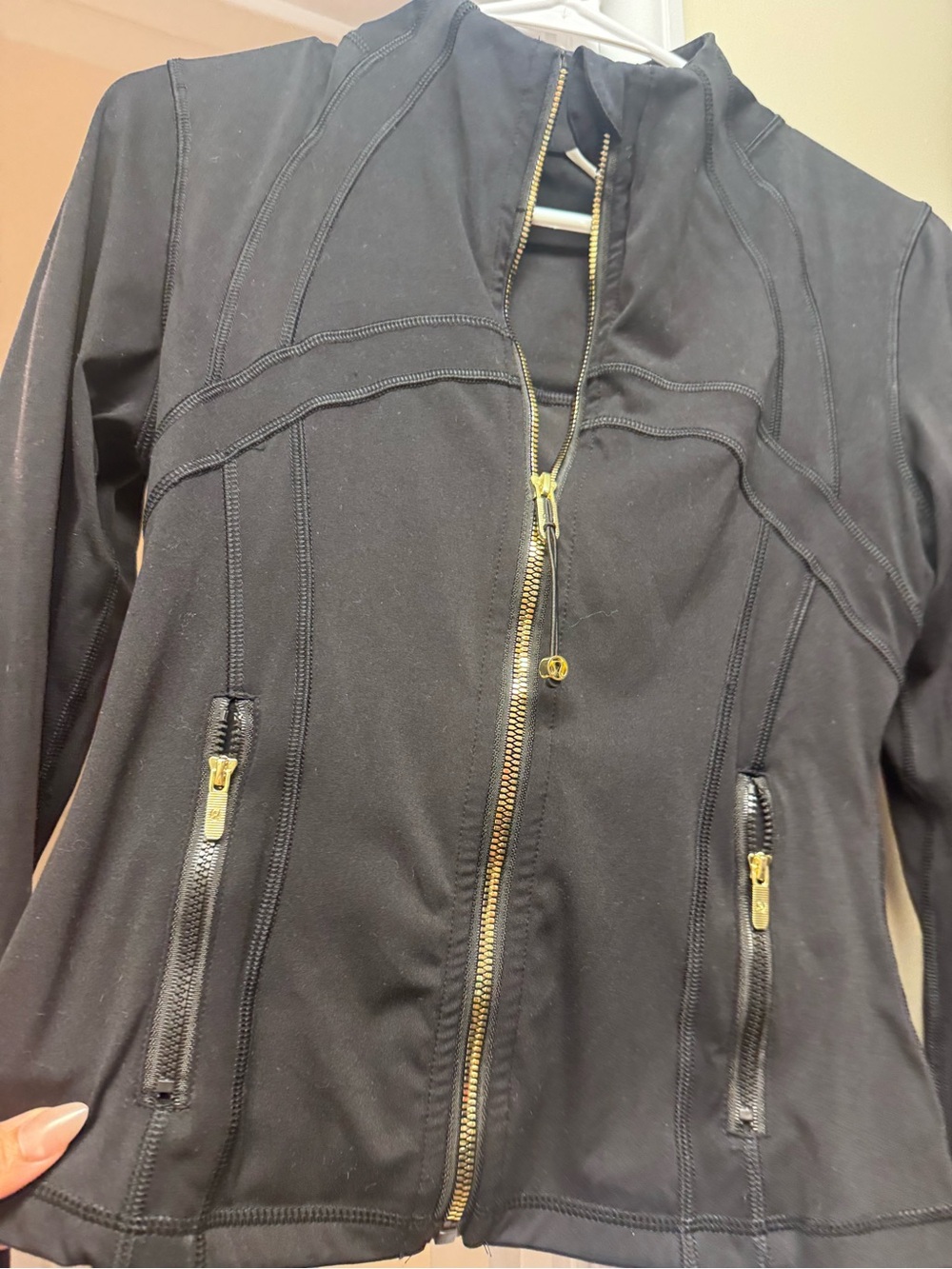 Lululemon athletica Black Zip-Up Fitted Jacket w/ Gold Hardware size 6 like new - Picture 2 of 4